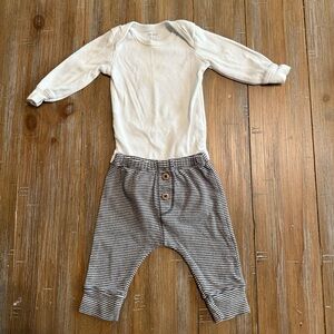 ✨2/$6✨ Baby boy onesie and pants set